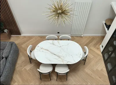 Création sur-mesure d'un plateau en céramique imitation marbre blanc et marron pour une table design à Rouen 76