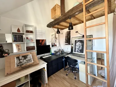 Grand appartement de 136M² avec un studio indépendant dans le centre ville Saint Germain En Laye .