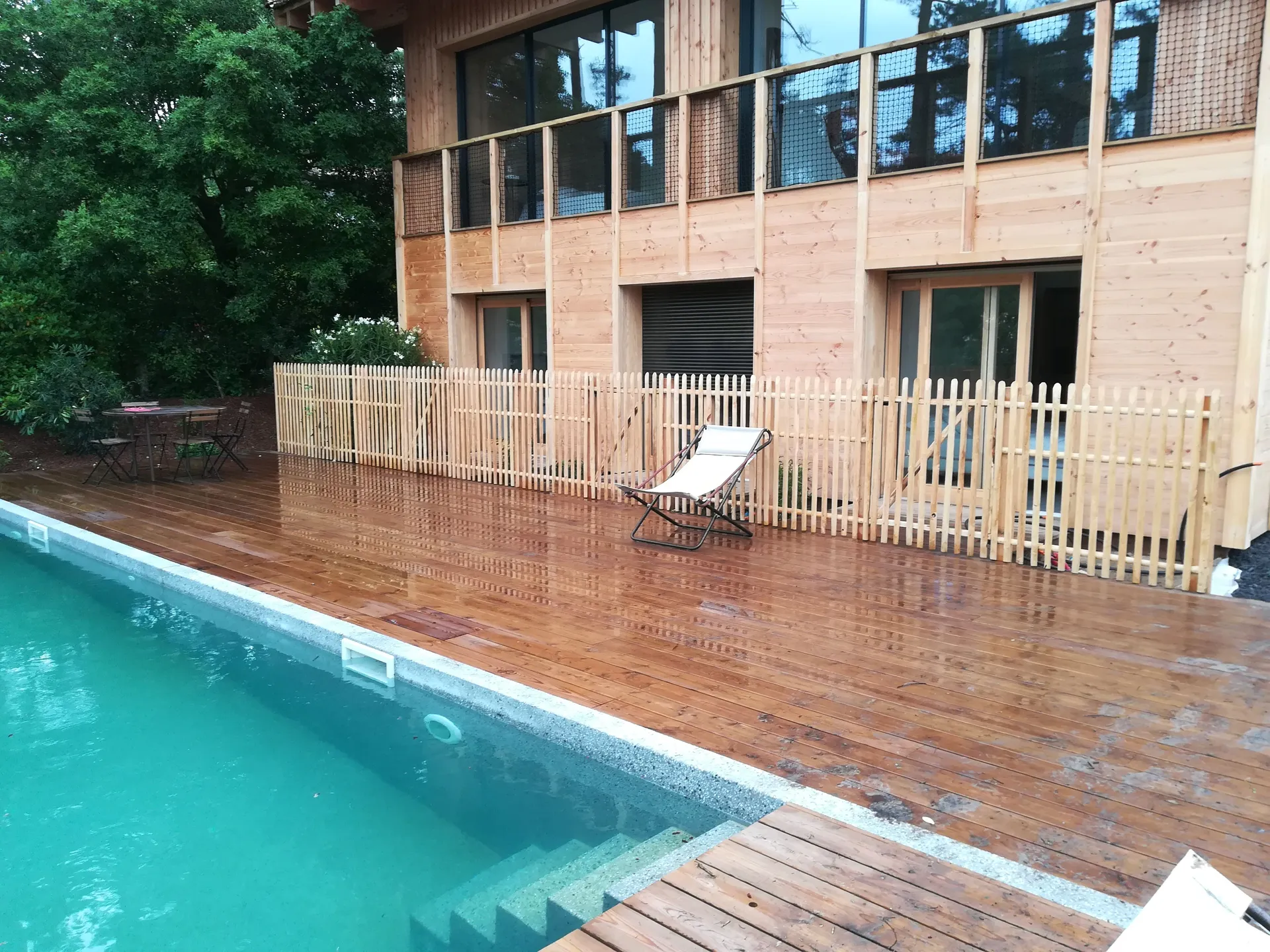 CREATION D'UNE TERRASSE EN BOIS AU PYLA SUR MER : ÉLÉGANCE NATURELLE ET INTEGRATION PAYSAGERE