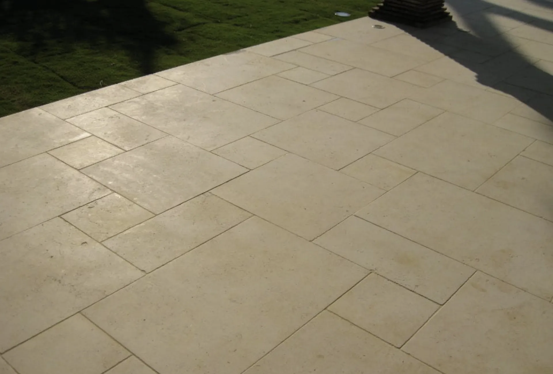 Créma Nova - pierre marbrière de qualité pour dallage et parement intérieur et extérieur