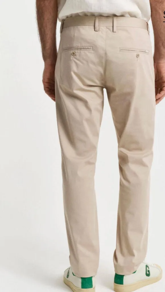 Comment choisir le pantalon chino slim GANT beige parfait pour un look sportswear élégant  à Dieppe chez La Suite by urban Chic
