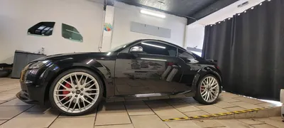 Pose de vitres teintées sur voiture de sport