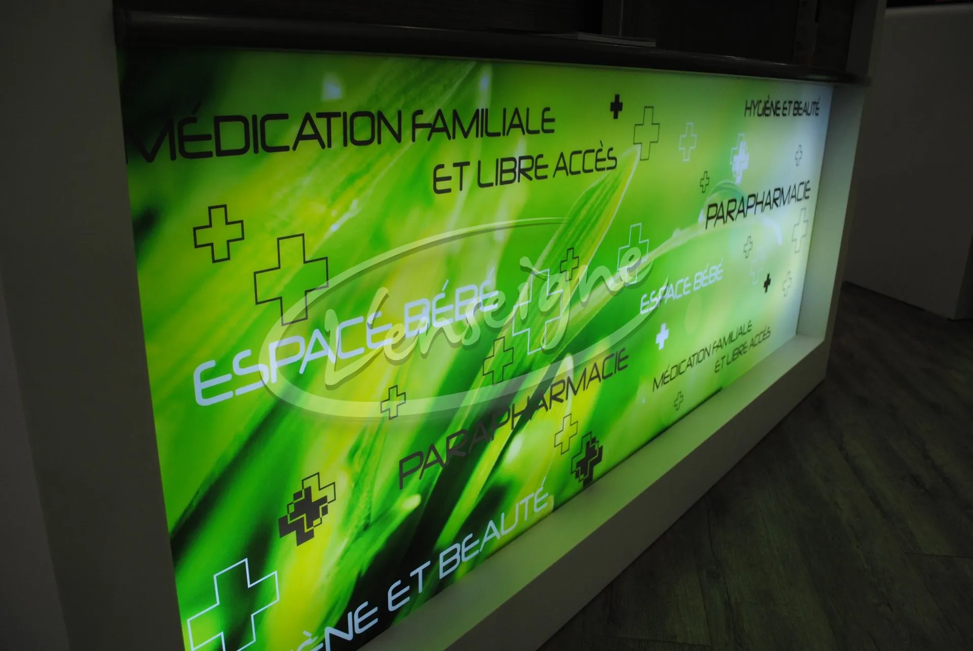 Comptoir lumineux de pharmacie vitrolles