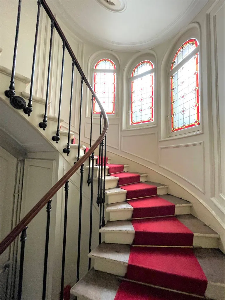 A vendre 5 pièces dans bel immeuble ancien à Neuilly 92200