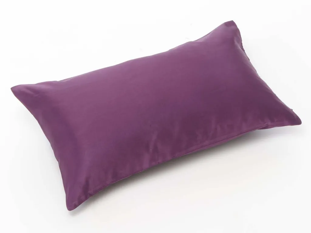 shooting photo à Lyon en packshot linge de maison coussin violet 30 x 50