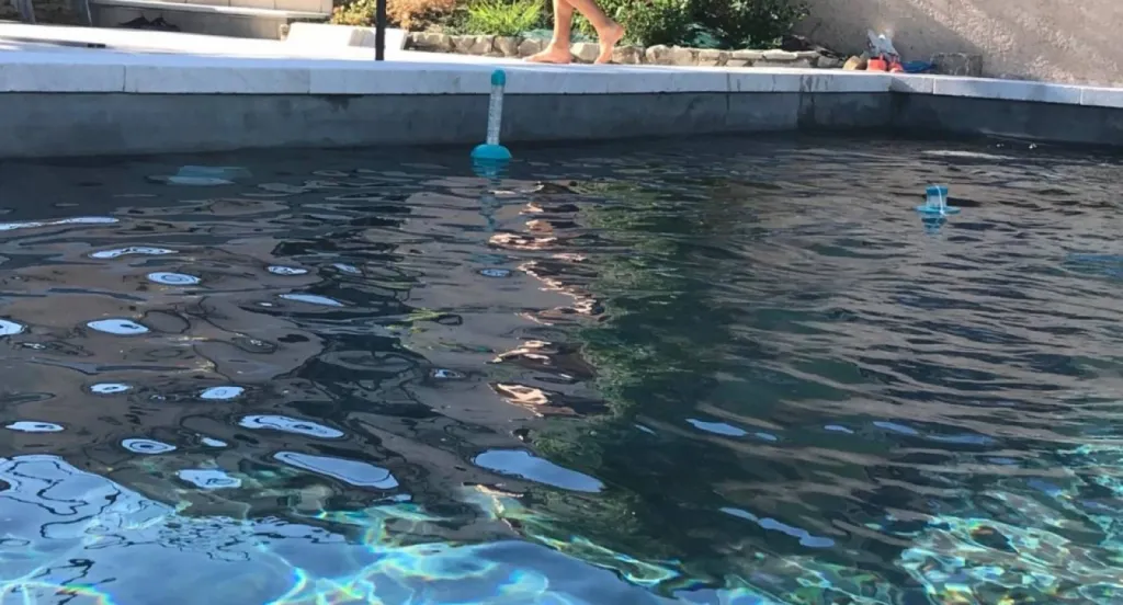 Margelle en pierre naturelle pour bassin, en pierre française de Dordogne