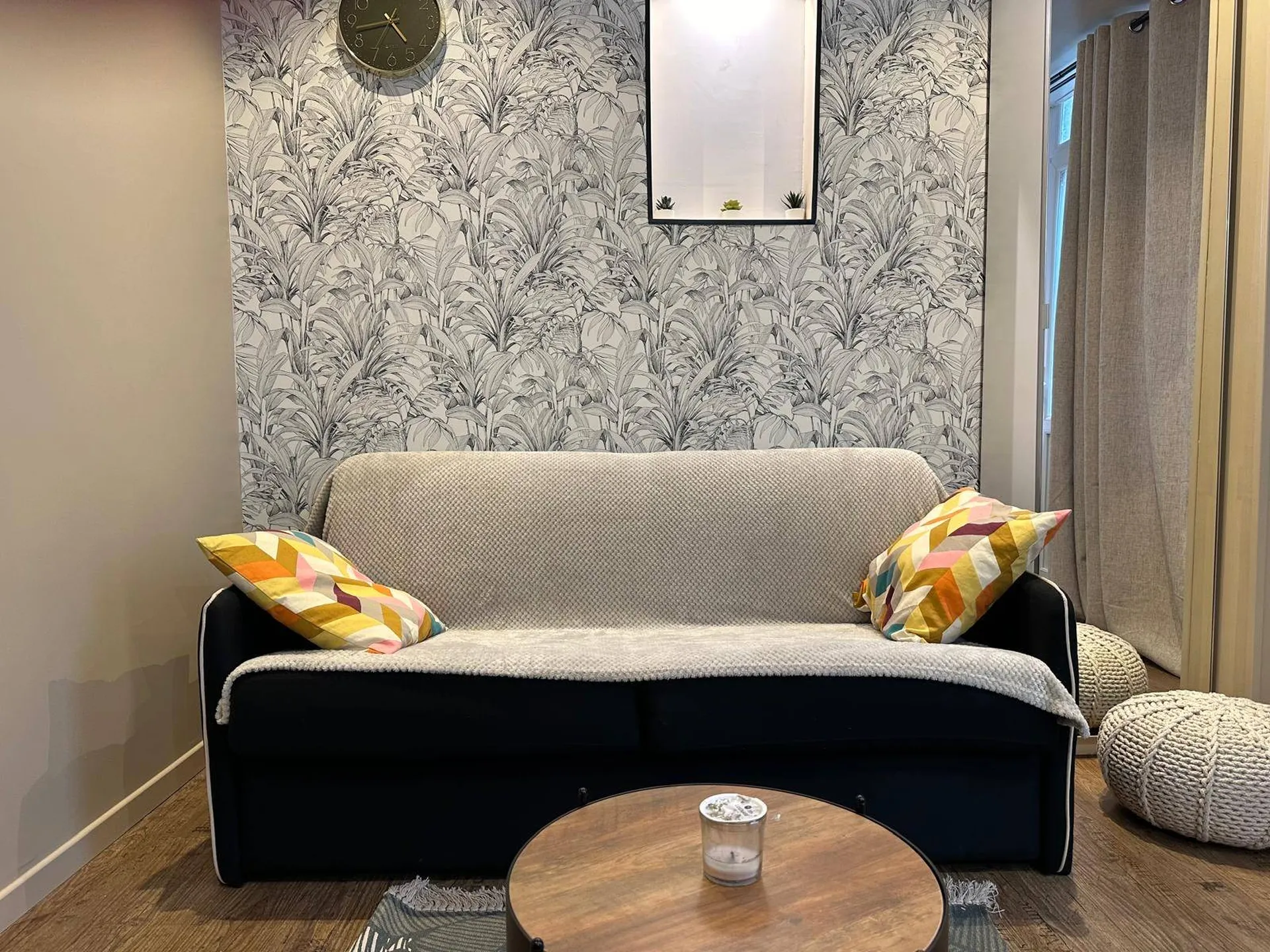 À vendre : studio cosy à deux pas des restaurants et du port animé de Dieppe, avec vue sur la mer.