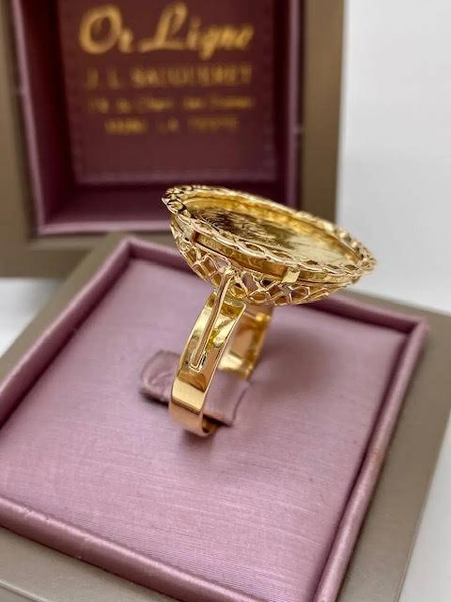 Bague porte-pièce de 1856 : une pièce d'Histoire à porter au doigt grâce à la bijouterie Or Ligne en Gironde