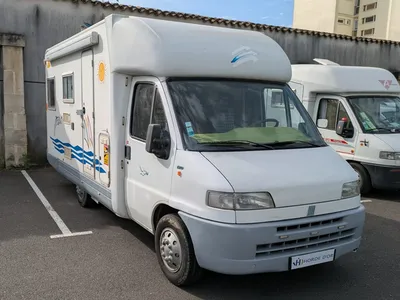 Profilé Fiat Ducato rénové à neuf photographié à Vars en Charente, idéal pour une annonce premium.  