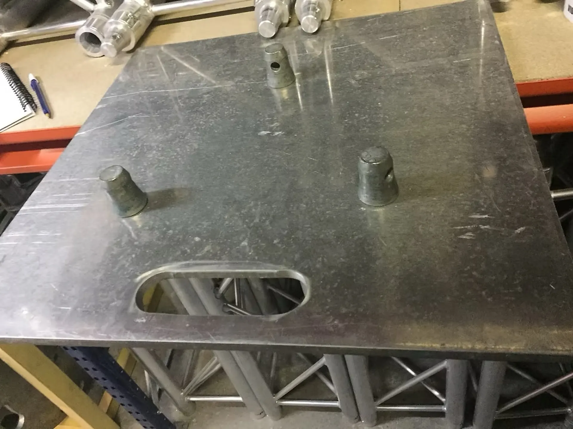 PLAQUE / EMBASE TOTEM POUR TRIO