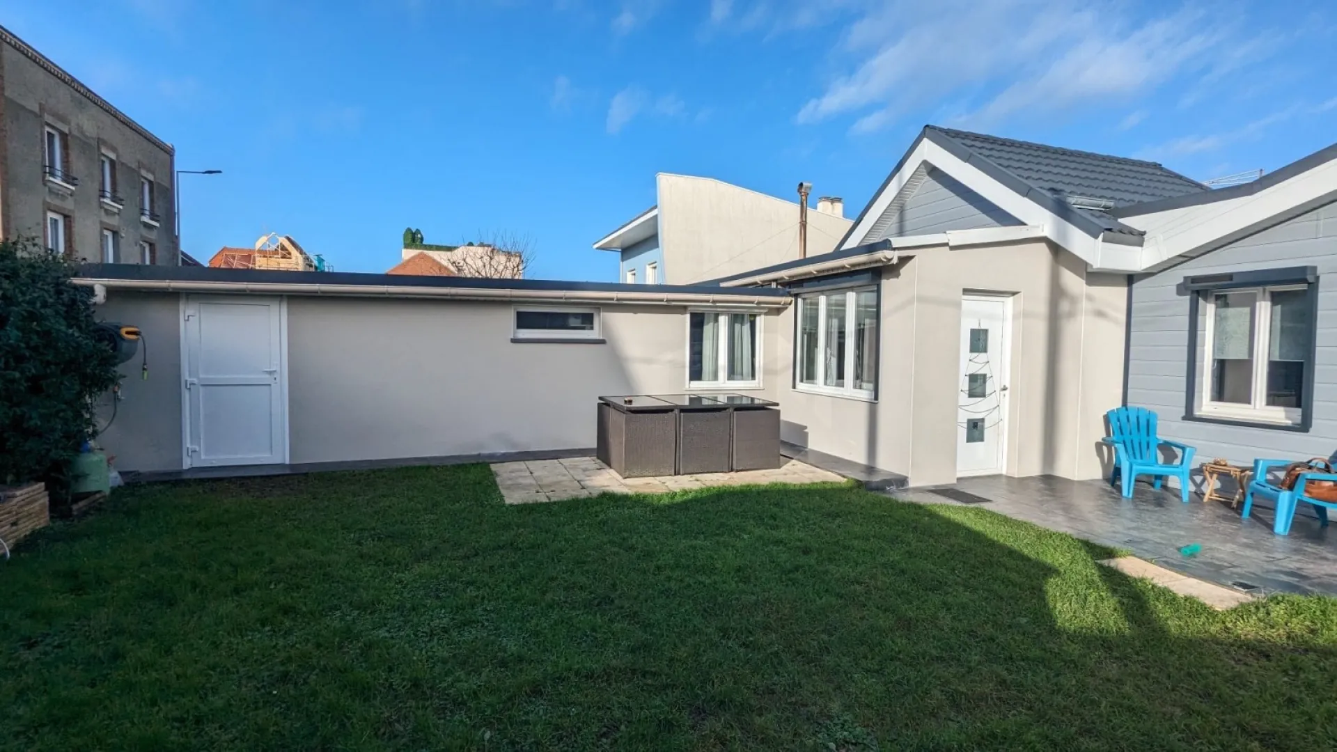 Comment traiter l'humidité des murs avec un ravalement projeté aux alentours de Fecamp et Le Havre 76