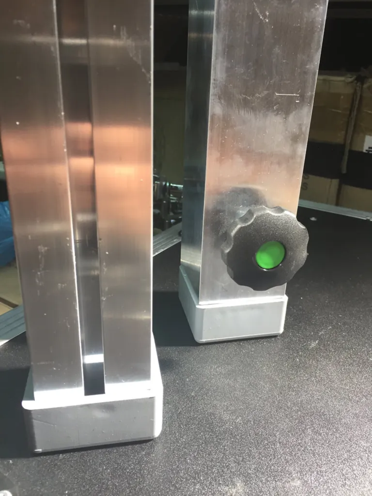 PIEDS POUR PODIUM REGLABLE 60 A 100 CM