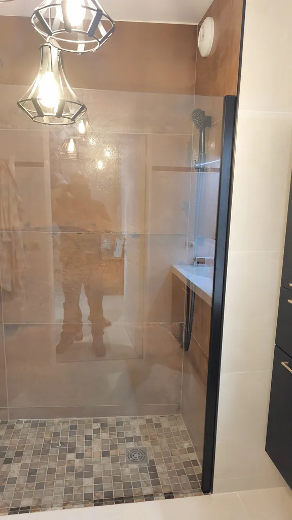 Remplacement baignoire → Douche à l’italienne à Mougins | Plombier 06 | Rénovation salle de bain
