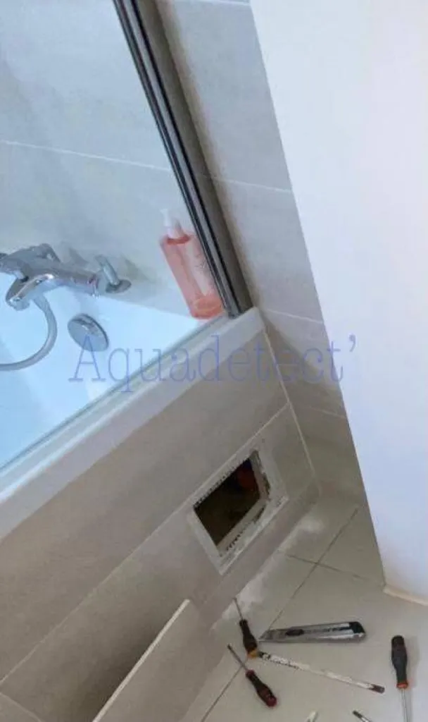 Fuite dans une une salle de bain à LA GARDE dans le VAR