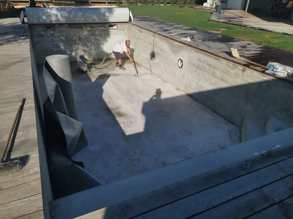 Installation de coffret électrique de filtration sur une piscine à Libourne : raccordement de pompe et horloge de programmation vers Castillon