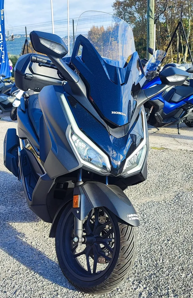 HONDA FORZA 125 TOP BOX DU 01/2024 AVEC 1080 KM.
