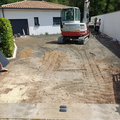 création d'un parkings avec plaque de nidagravell et concassé bleu nuit 6/10