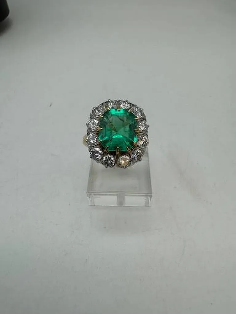 Éclat Rare : La Sublime Bague Émeraude de Bijouterie Or Ligne