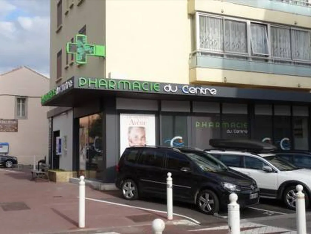enseigne lumineuse et croix de pharmacie sausset les pins