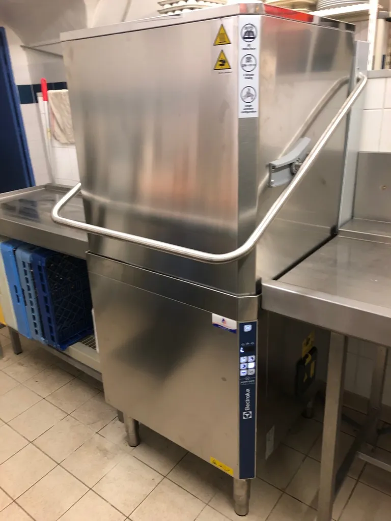 Équipements de restauration à Fecamp. Lave vaisselle Electrolux à capot