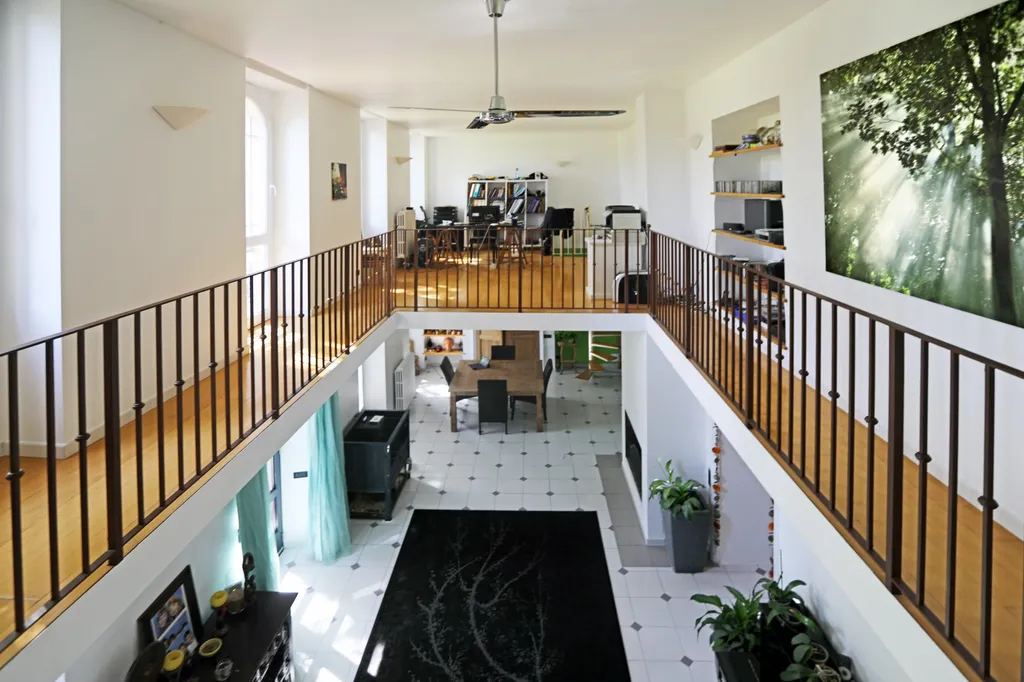 Vue depuis l'étage 2 vers le 1, au coeur de la bastide