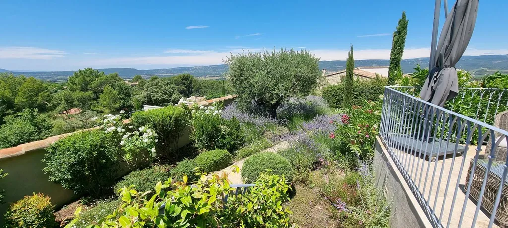 Garden maintenance in the Luberon