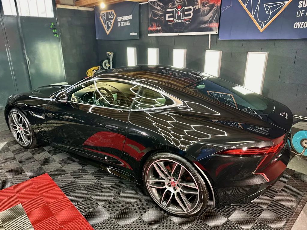 specialiste du traitement céramique sur Lyon detailing jaguar F-Type