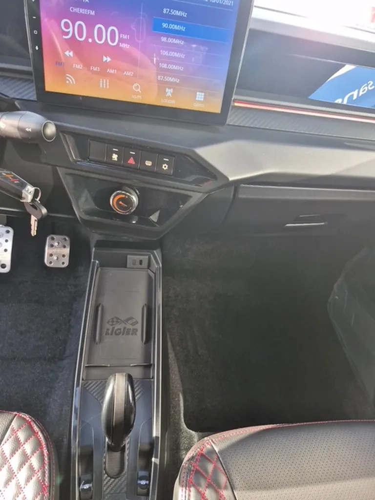 Ligier JS50 Ultimate 2026 : La voiture sans permis sport premium avec Pack Hifi Pioneer disponible chez votre concessionnaire à Toulon