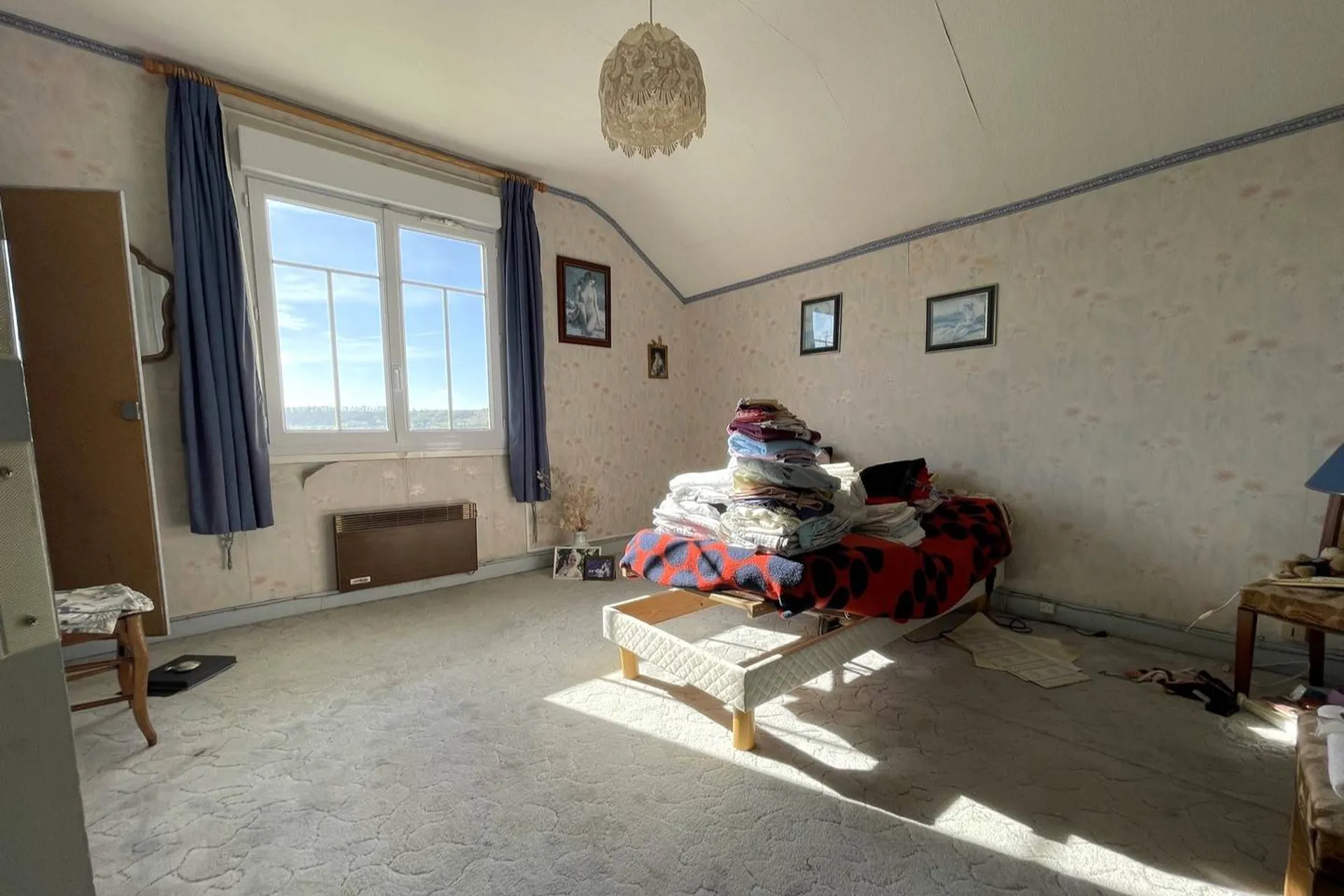 Maison mitoyenne située à Arques-La-Bataille, d’une superficie habitable de 81,24 m², bâtie sur son terrain de 410 m², Seine Maritime, 76