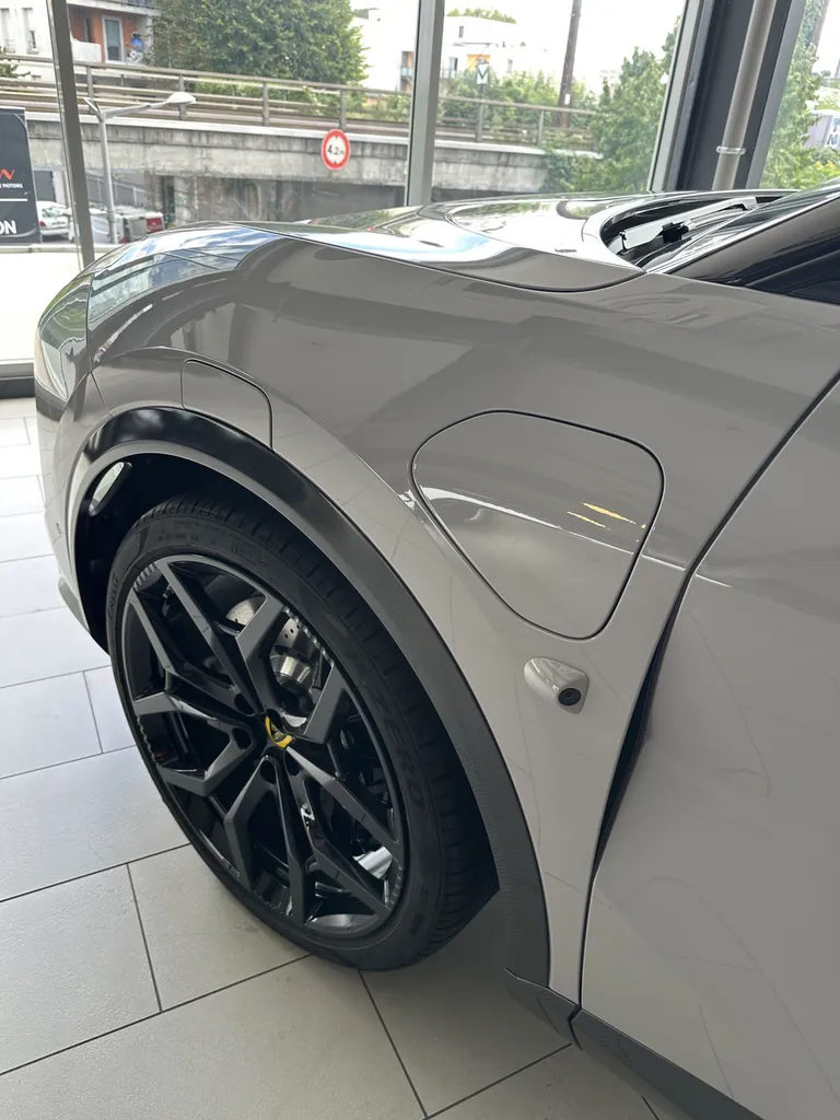 Lotus Eletre : traitement céramique GYEON Pure et film PPF par EMB Detailing à Vaugneray proche de lyon 6