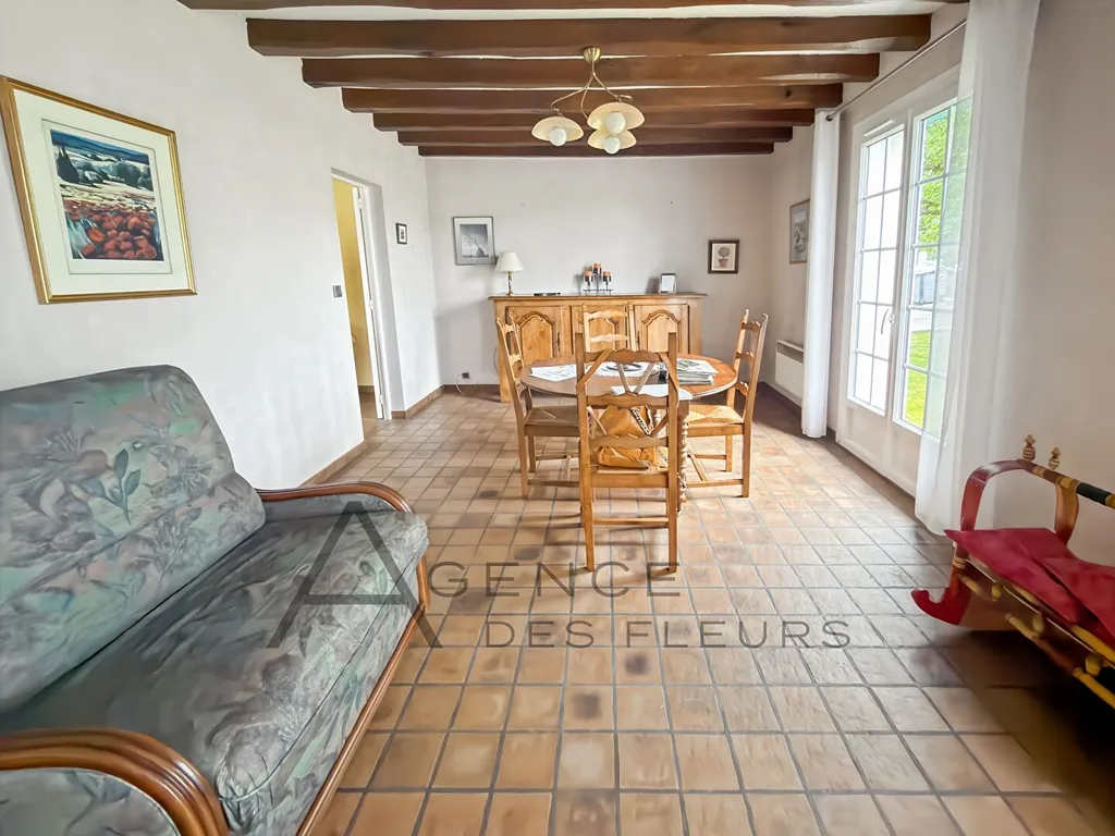 À vendre, maison de 92 m² sur sous sol complet édifiée sur un terrain de 1050 m² située sur la commune de ST PIERRE LES ELBEUF 76320