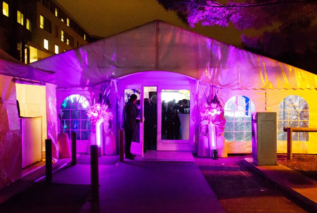 Inauguration d'un hôpital.