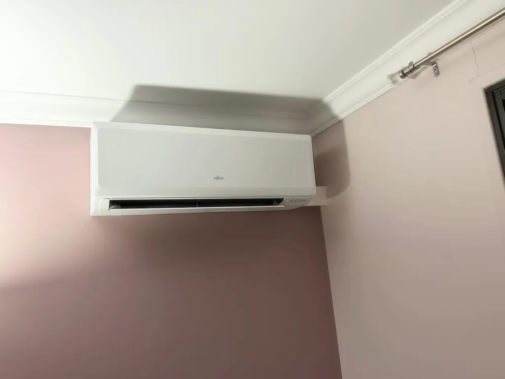 Pompe à chaleur air/air Atlantic FUJITSU dans un appartement à saint Laurent 06