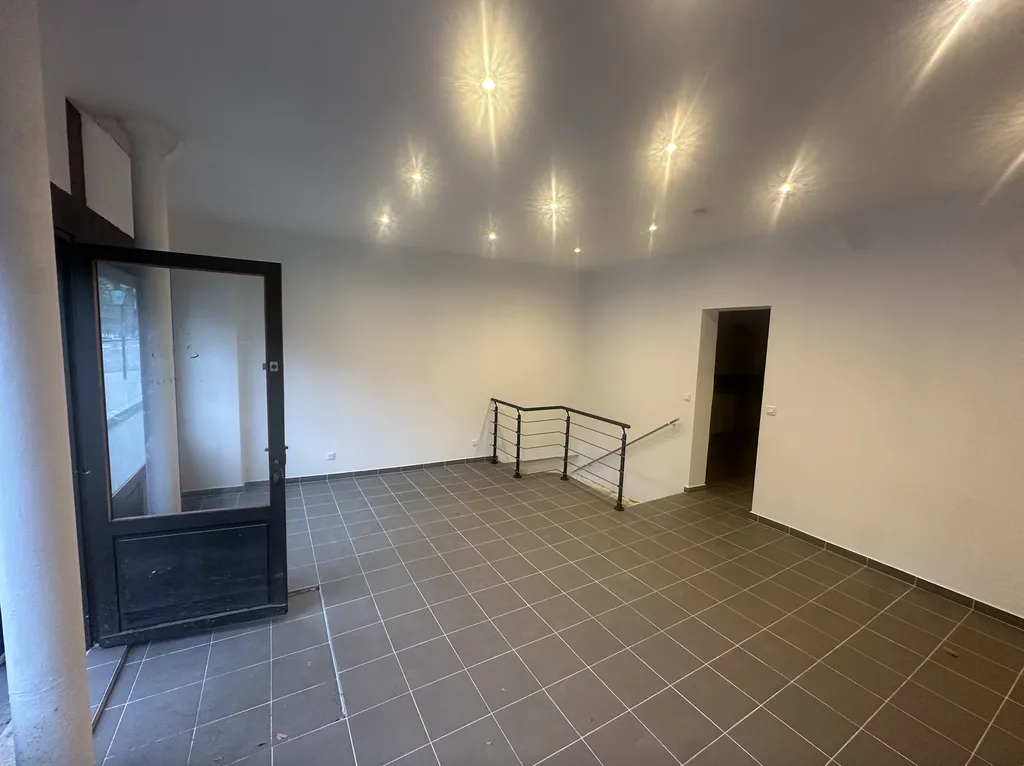 Location - Boutique 107 m², Reuilly, Rue de Charenton 75012 PARIS