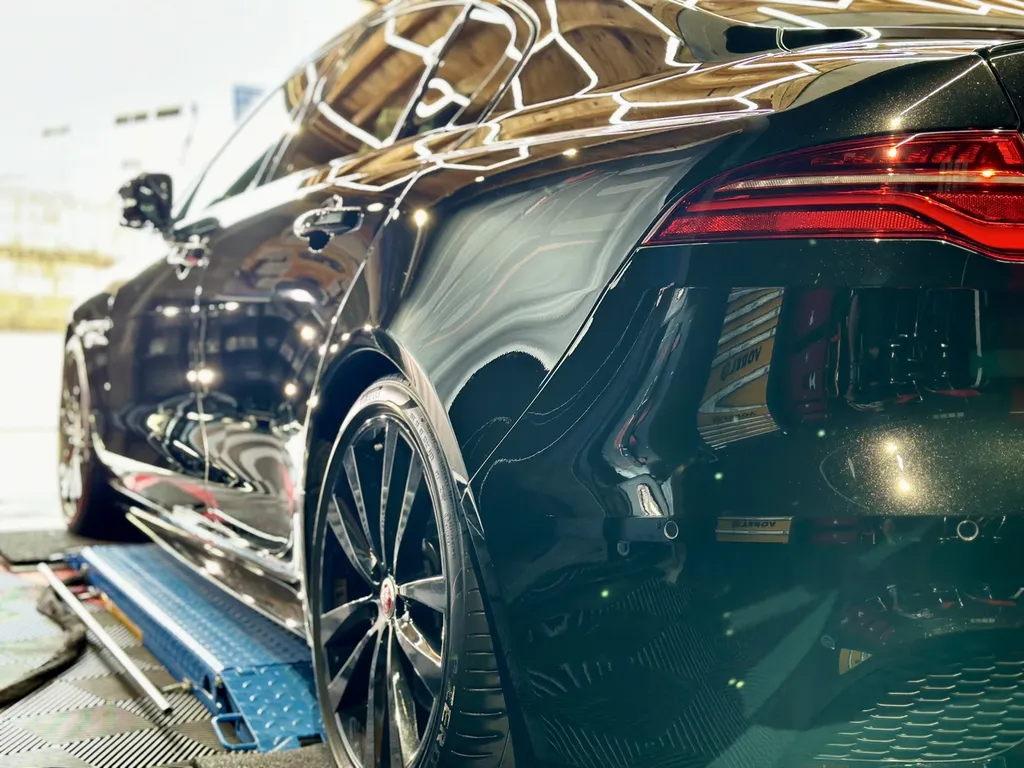 spécialiste du traitement céramique du Lyon et sa région . protection carrosserie Jaguar XE