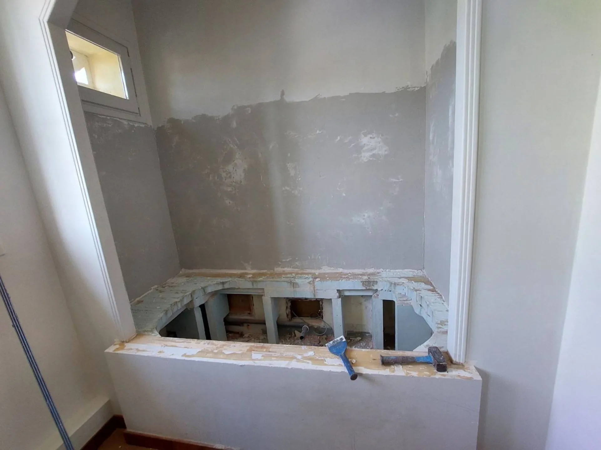 Rénovation d'une baignoire dans une salle de bain à Hyères dans le Var