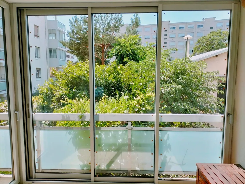 Installation d'une fermeture de balcon en menuiserie aluminium à Lyon 