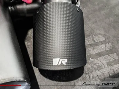 sortie en carbone satiné