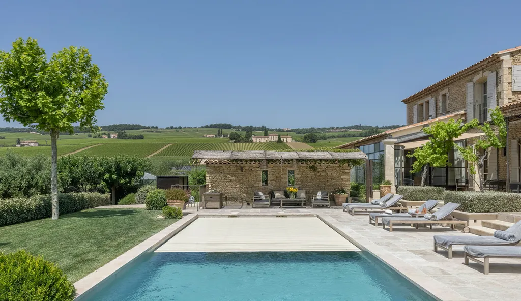 Volet roulant electrique dans une maison à pessac proche de Bordeaux avec Areve piscines