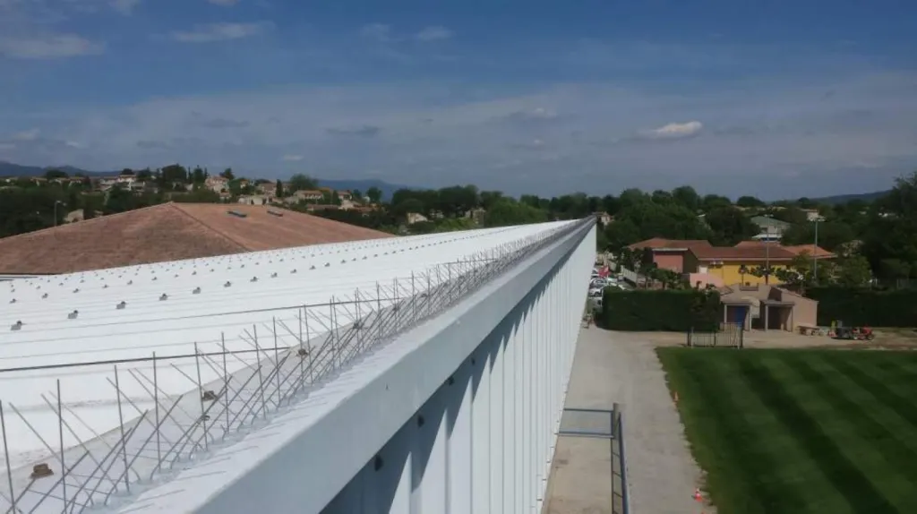 système contre les pigeons pour tribune stade 