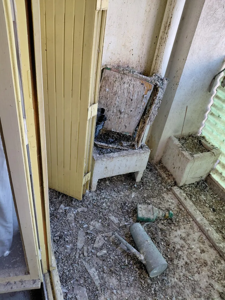 merde de pigeons sur terrasse à grans nettoyage