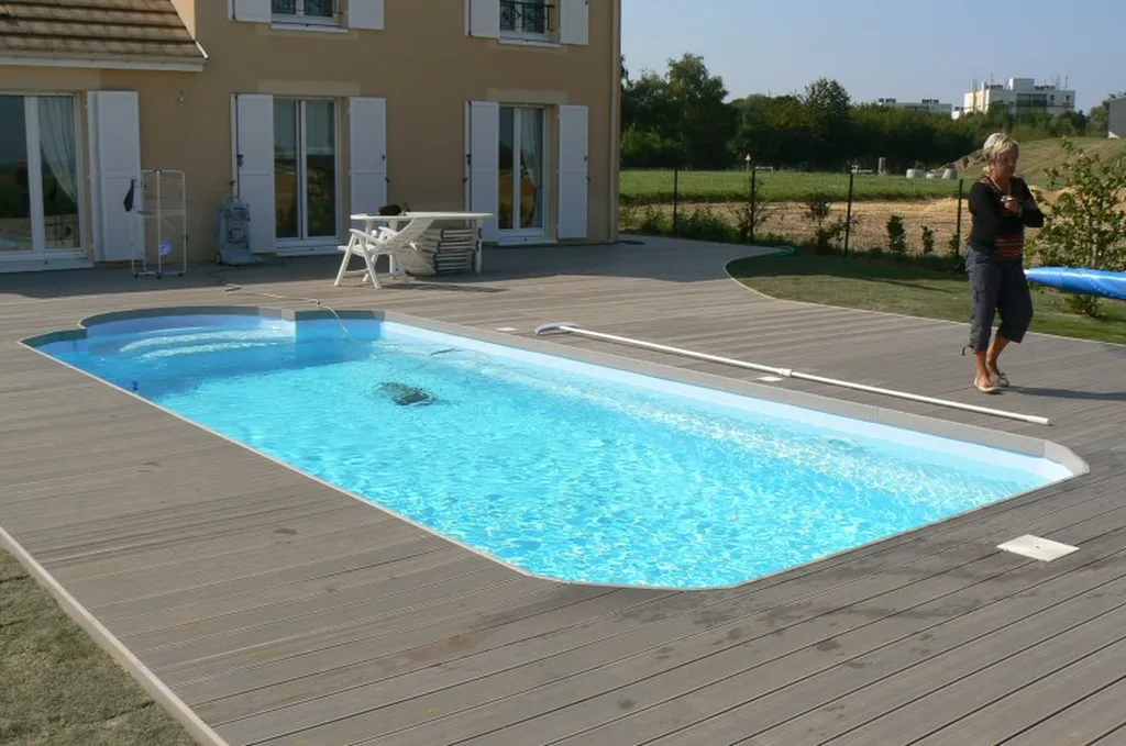 PISCINE COQUE POLYESTER SERIE BIG-POOL TYPE CONFORT - de 7m60 à 3m40 avec une profondeur de 1m50