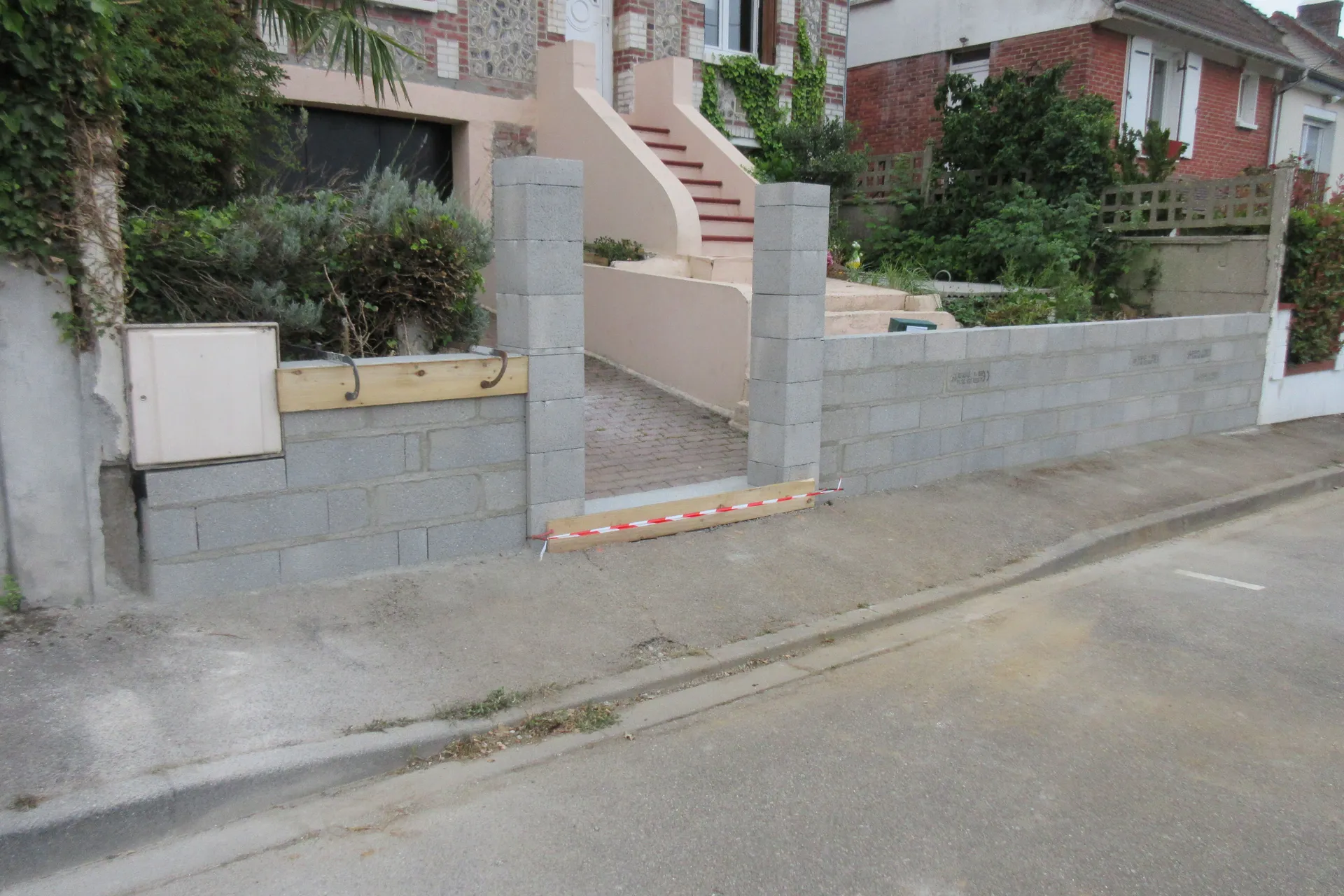 Installation de Murs de clôture, Fondations de portails et Travaux de Maconnerie à Cormeilles dans l’Eure 27 et ses Alentours
