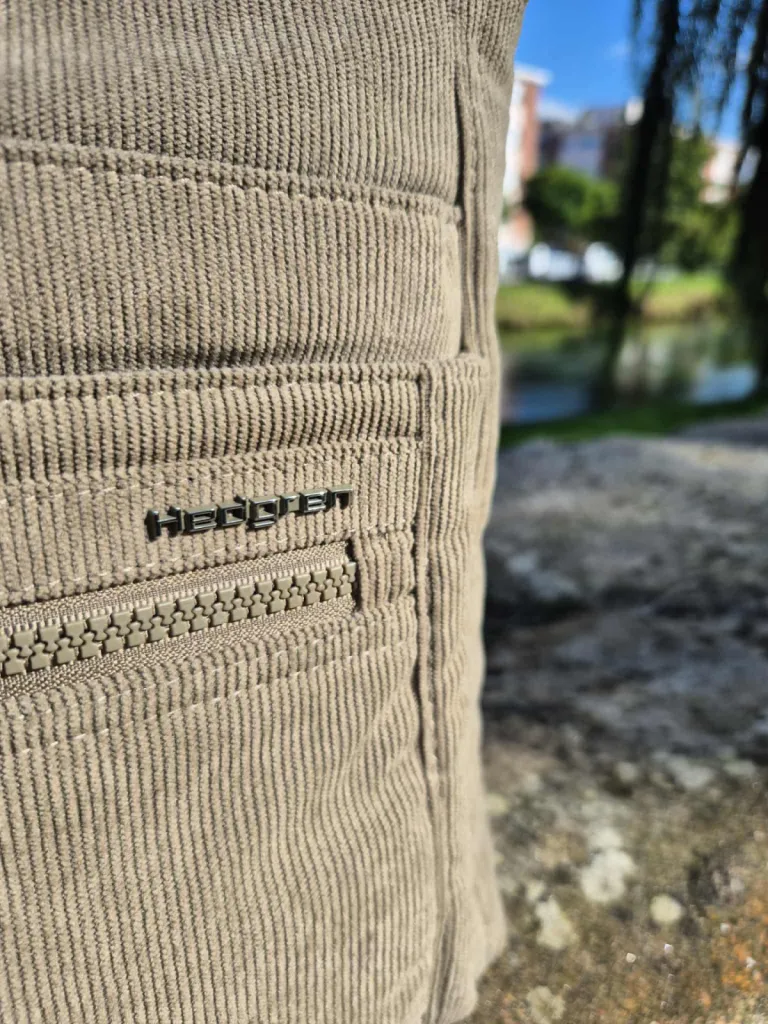 Sac bandoulière HEDGREN en velours disponible chez Evasion Eu