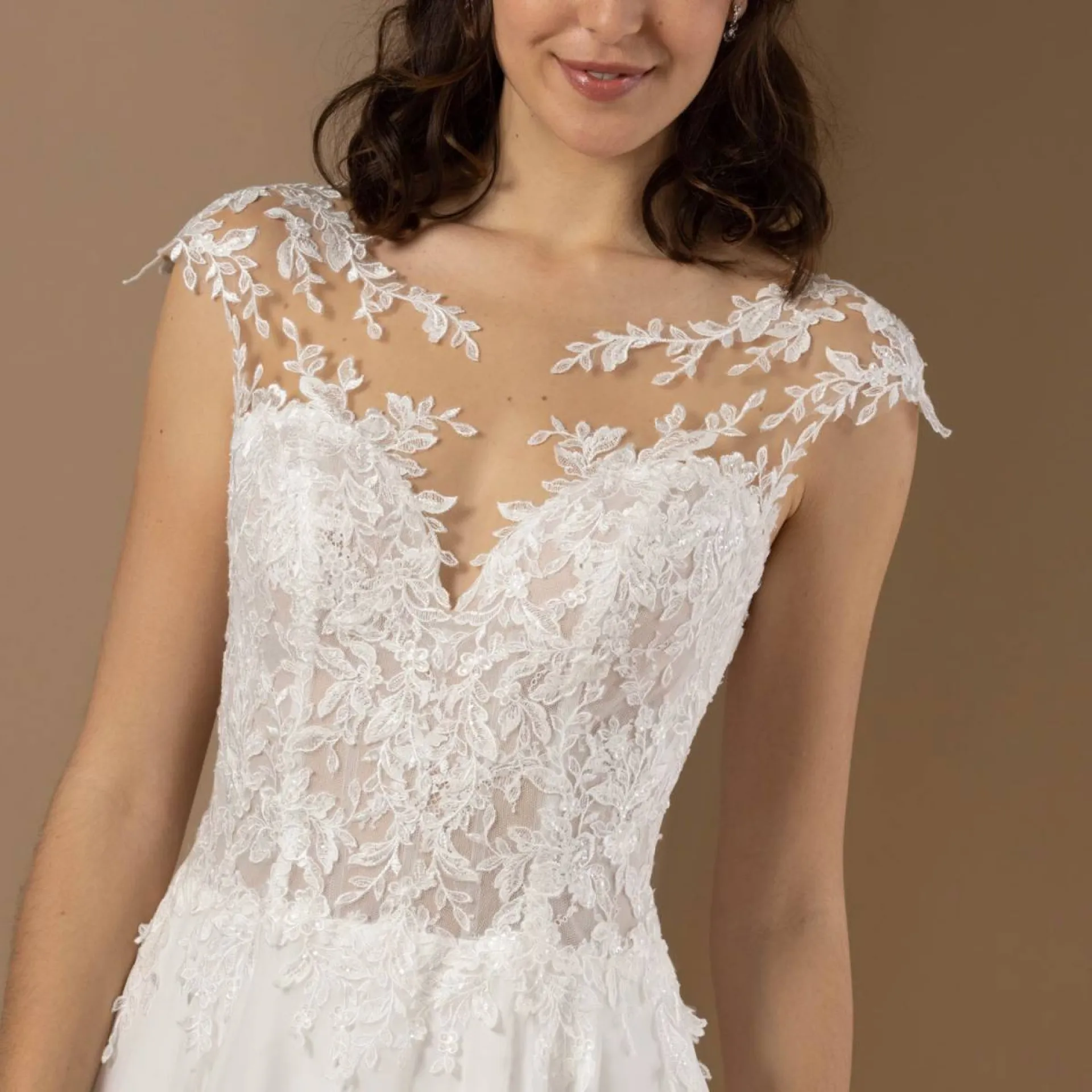 Robe de mariée de marque EGLANTINE  collection 2023 r