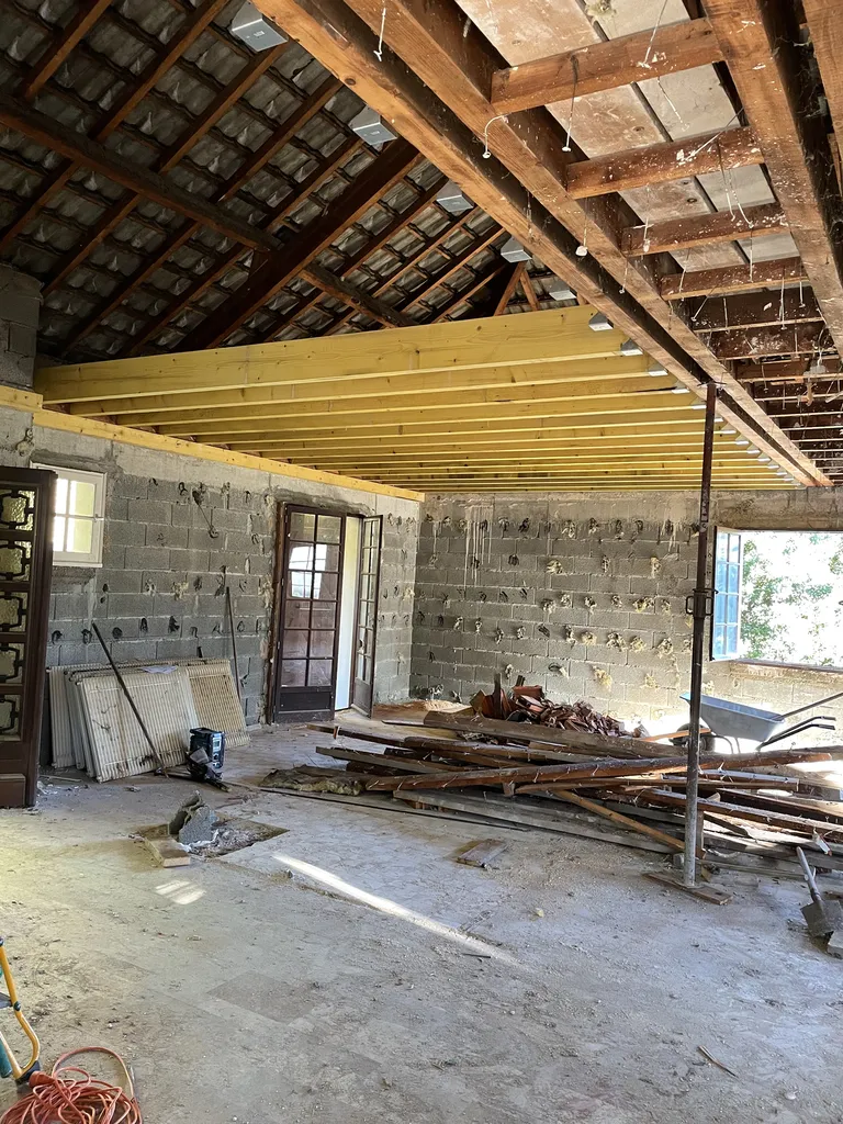 Reprise du plancher avant travaux de surélévation pour renforcer la structure