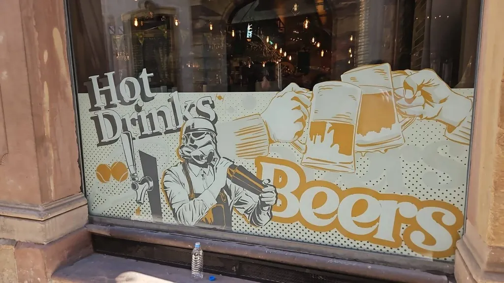 Décoration pour vitrine, stickers et lettrage adhésifs à Strasbourg proche de Haguenau