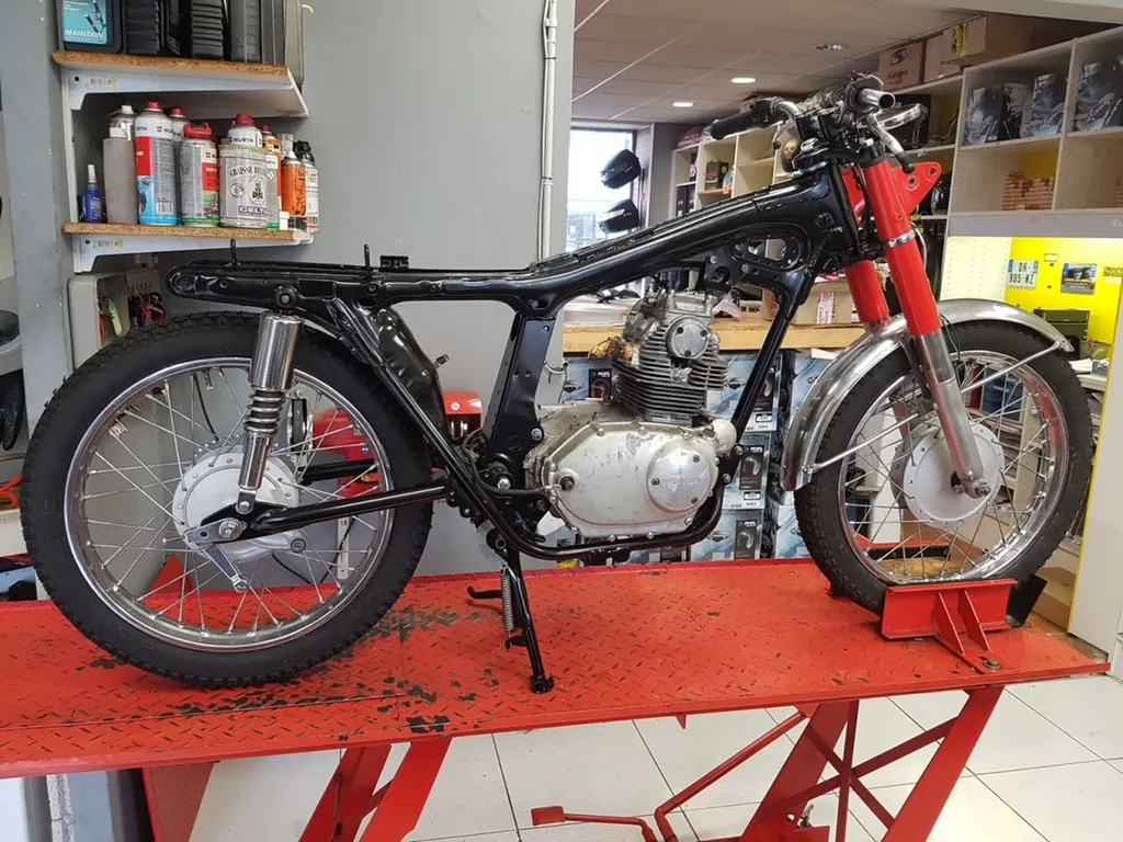 HONDA CB 125 K5