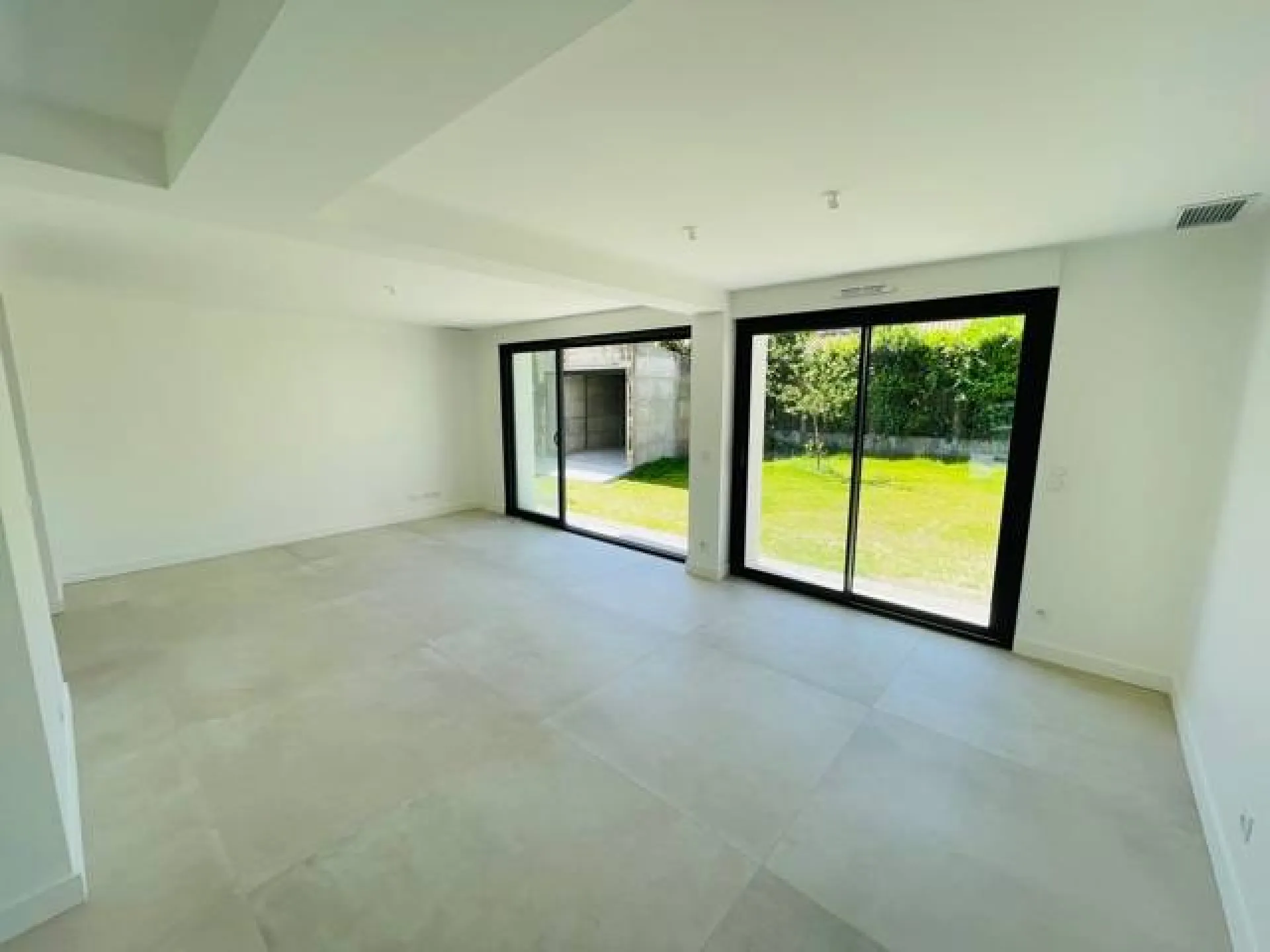 A vendre jolie maison rénovée Mérignac Limite Bordeaux Caudéran avec garage