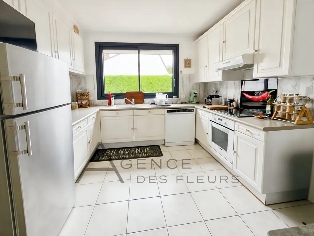 Maison familiale de 223 m² édifiée sur 649 m² de terrain sur la commune de ELBEUF 76500